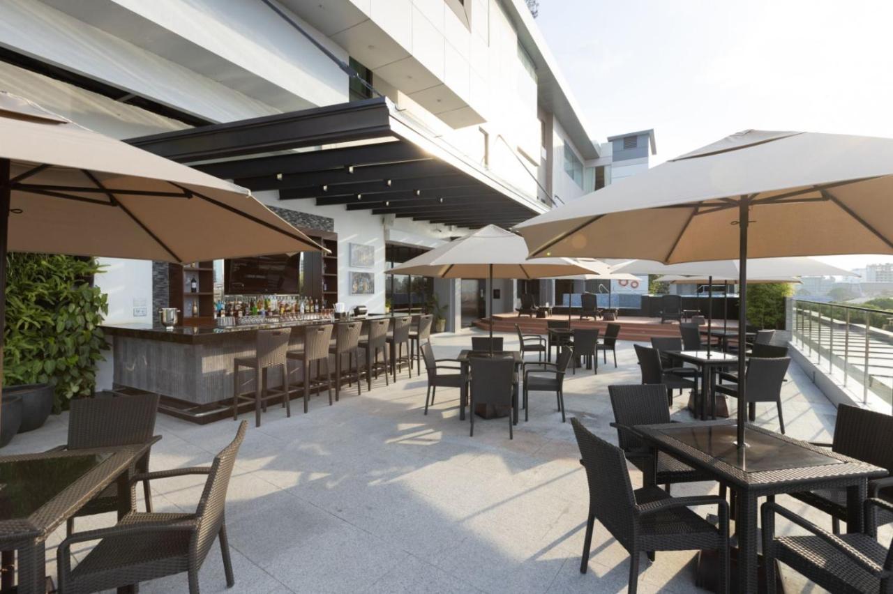 Best Western Plus Metro Clark Angeles Bagian luar foto