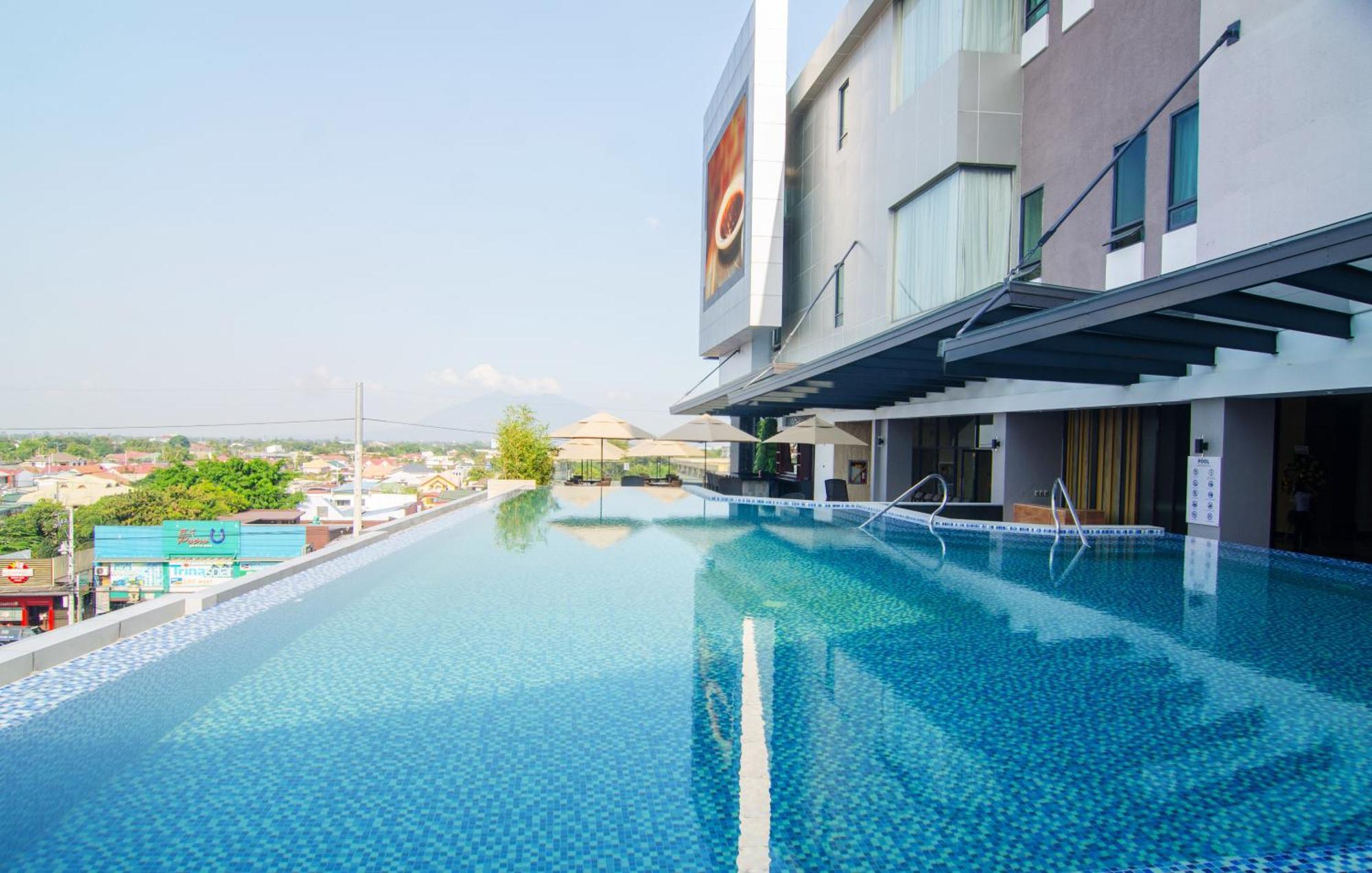 Best Western Plus Metro Clark Angeles Bagian luar foto