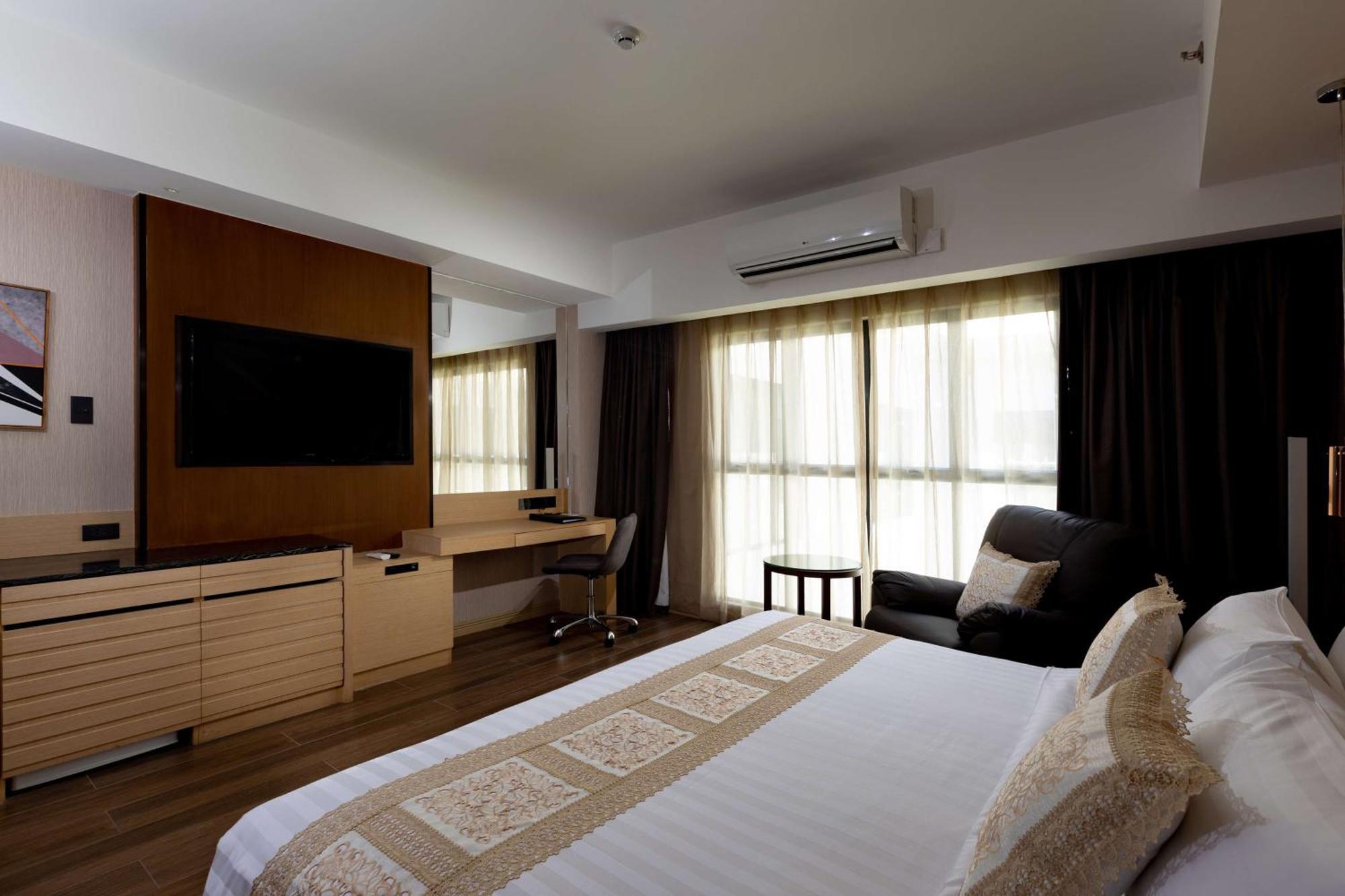 Best Western Plus Metro Clark Angeles Bagian luar foto