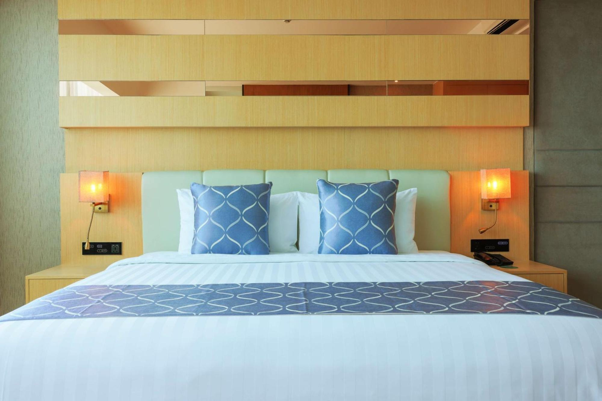 Best Western Plus Metro Clark Angeles Bagian luar foto