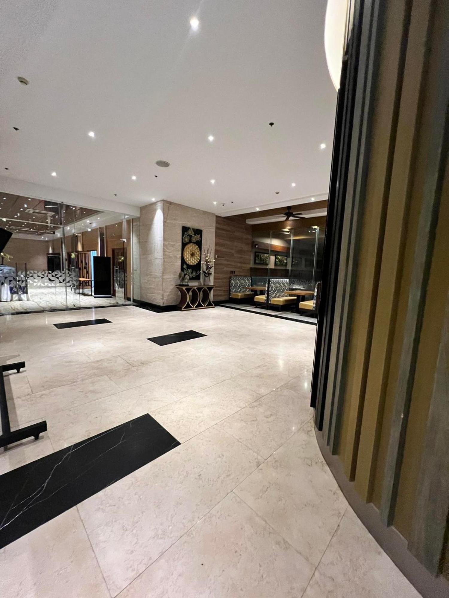 Best Western Plus Metro Clark Angeles Bagian luar foto