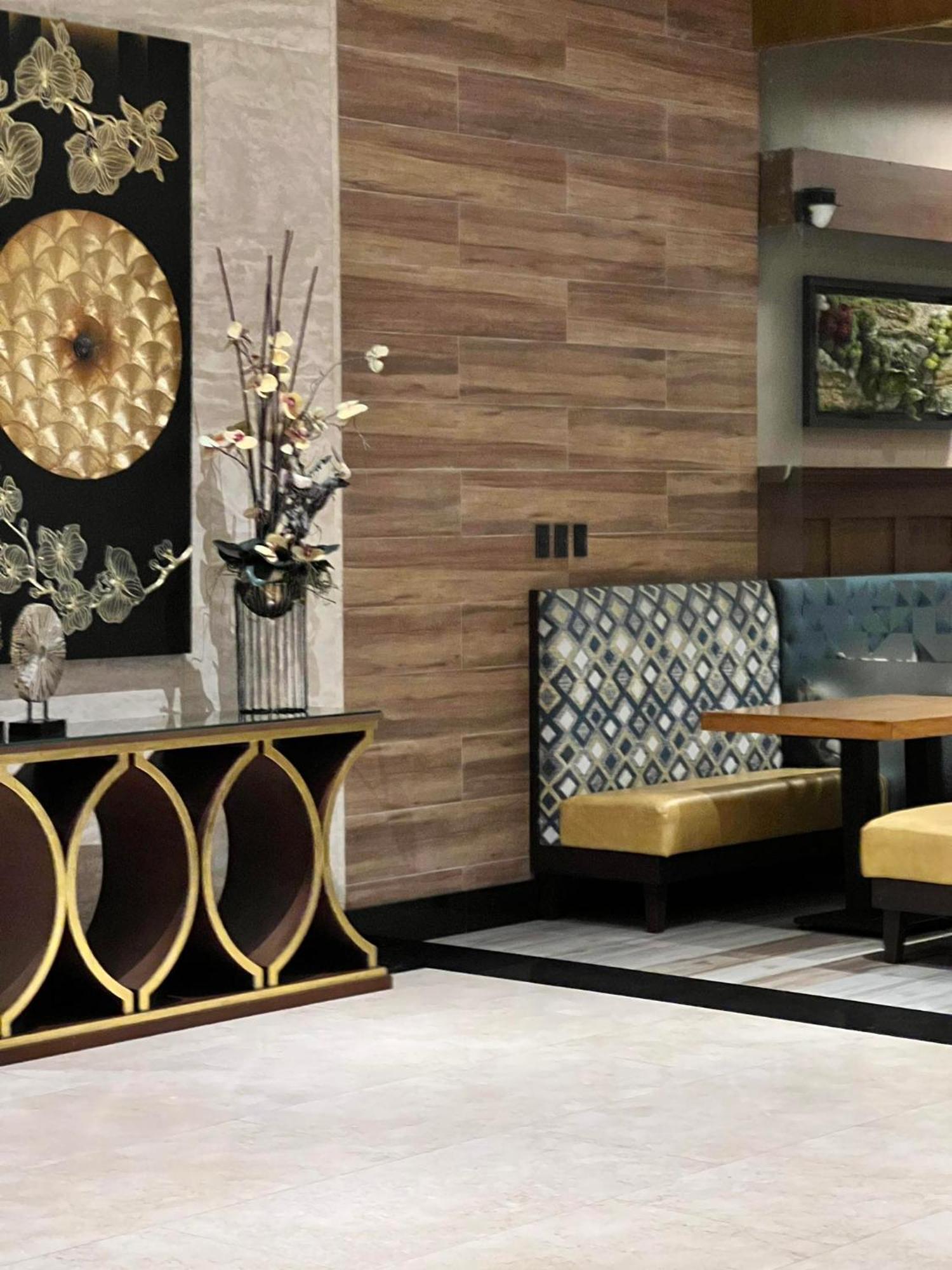 Best Western Plus Metro Clark Angeles Bagian luar foto